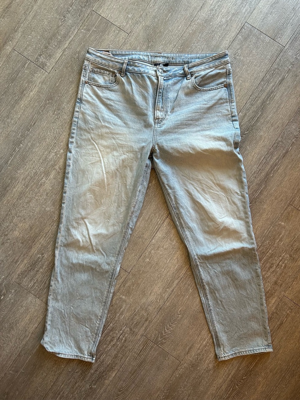 AE Strigid Mom Jeans